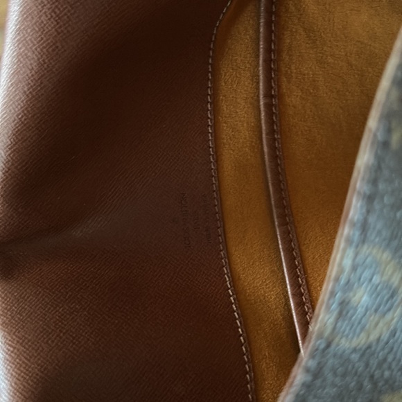 LV Musette Bag with Dust bag and a additional LV Strap - Picture 9 of 13